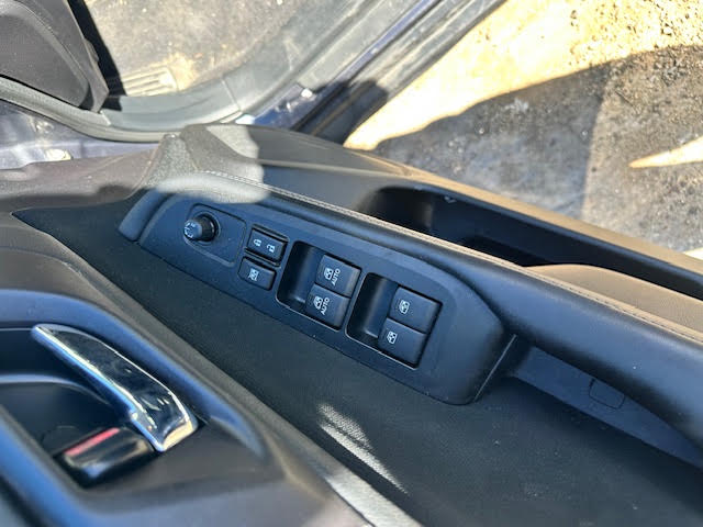 https://f005.backblazeb2.com/file/img-partshotlines-com/Inventory/NE135/Vehicle/20662_04.jpg