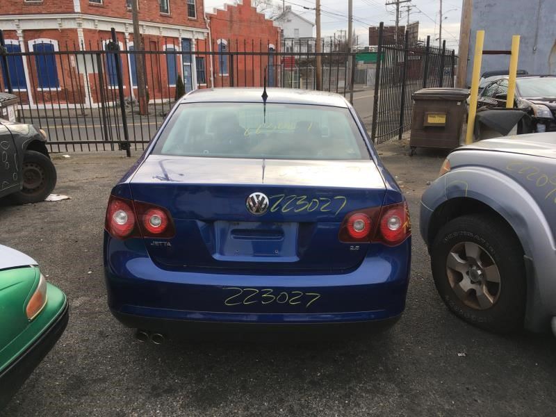 https://f005.backblazeb2.com/file/img-partshotlines-com/Inventory/NE160/Vehicle/36494_07.jpg
