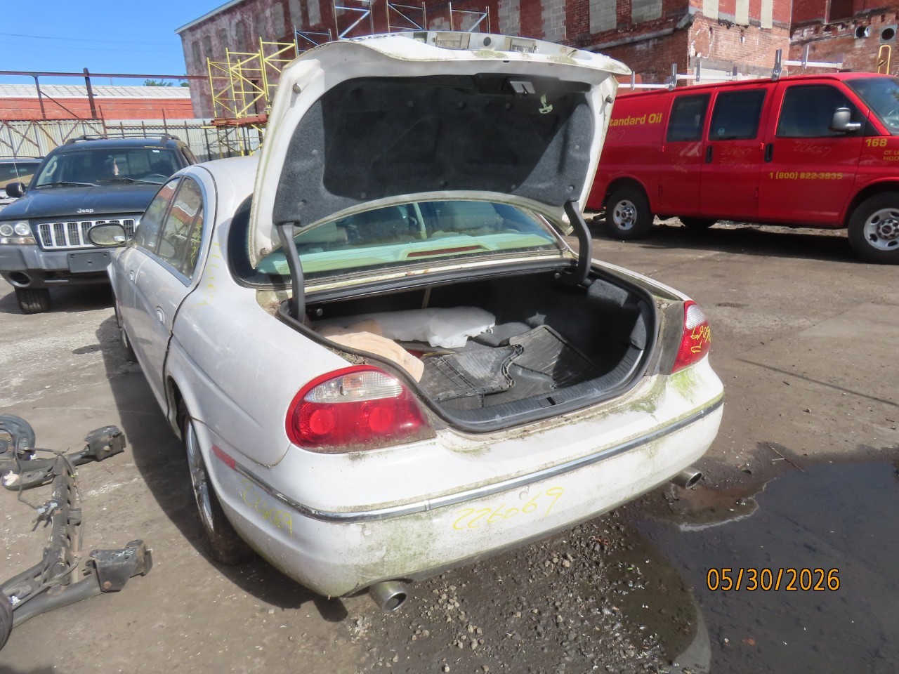 https://f005.backblazeb2.com/file/img-partshotlines-com/Inventory/NE160/Vehicle/45556_08.jpg