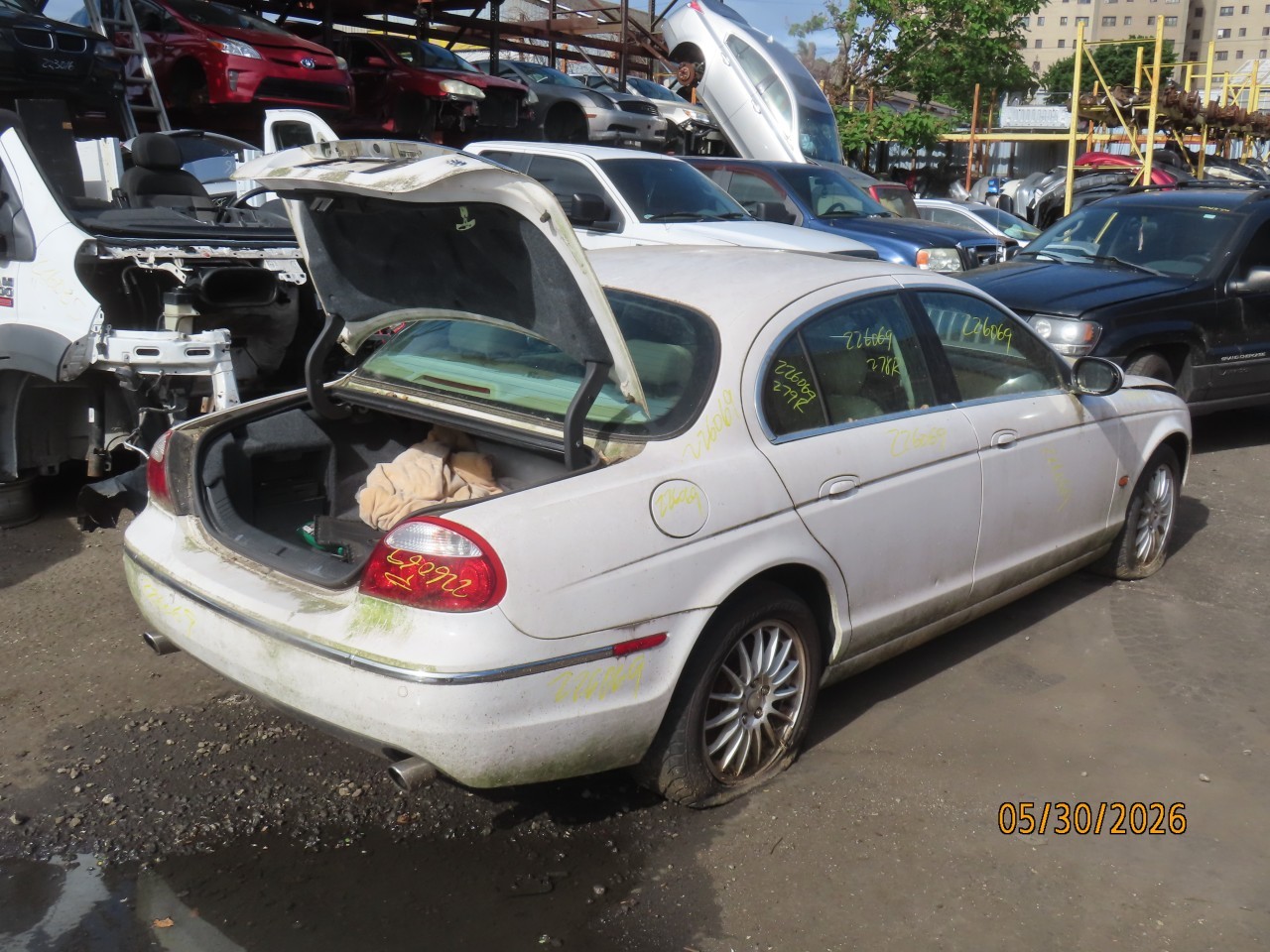 https://f005.backblazeb2.com/file/img-partshotlines-com/Inventory/NE160/Vehicle/45556_09.jpg