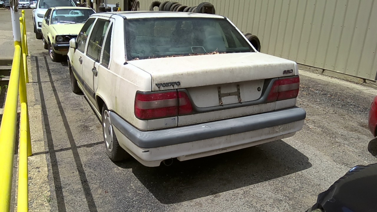https://f005.backblazeb2.com/file/img-partshotlines-com/Inventory/NE174/Vehicle/25034_04.jpg