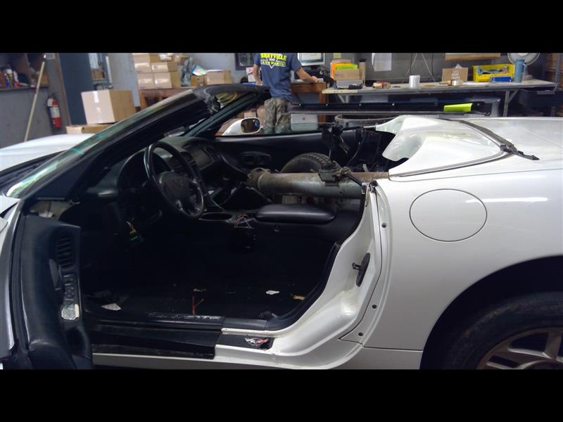 https://f005.backblazeb2.com/file/img-partshotlines-com/Inventory/NE175/Vehicle/33103_05.jpg