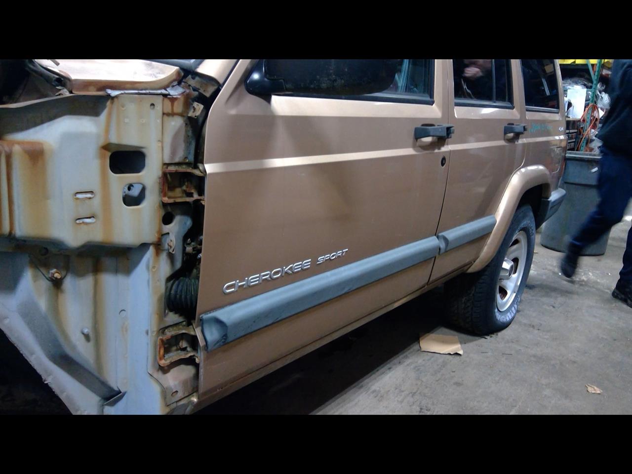 https://f005.backblazeb2.com/file/img-partshotlines-com/Inventory/NE175/Vehicle/35316_12.jpg