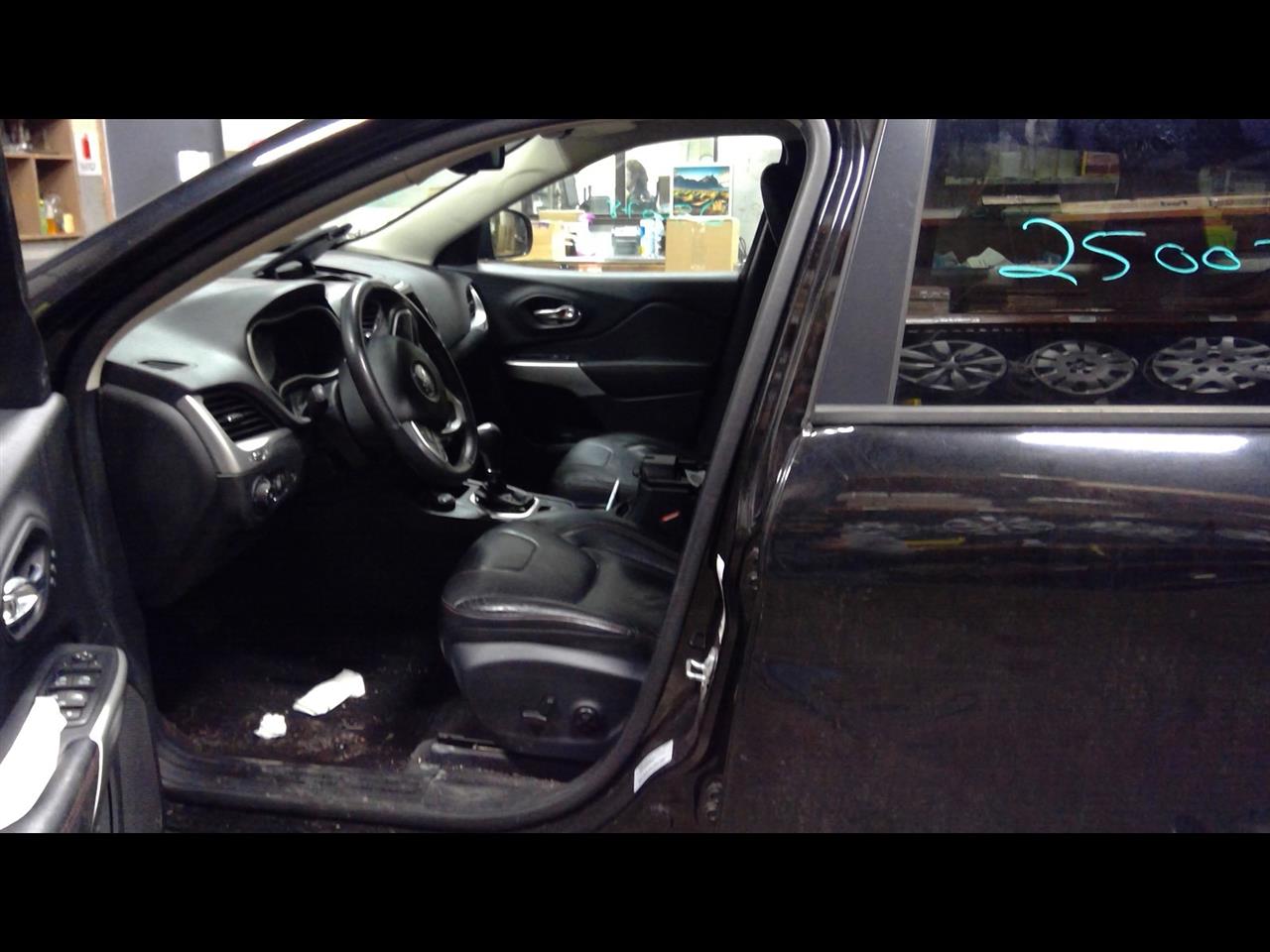 https://f005.backblazeb2.com/file/img-partshotlines-com/Inventory/NE175/Vehicle/35522_05.jpg
