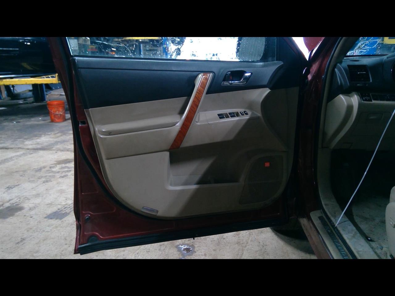 https://f005.backblazeb2.com/file/img-partshotlines-com/Inventory/NE175/Vehicle/35738_10.jpg
