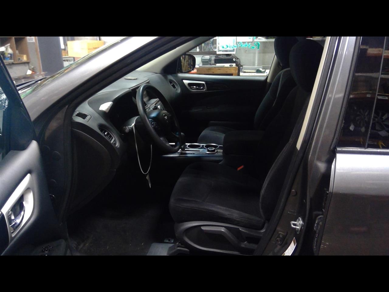 Vehicle/38129_06.jpg