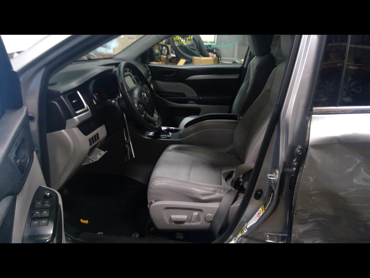https://f005.backblazeb2.com/file/img-partshotlines-com/Inventory/NE175/Vehicle/38233_05.jpg