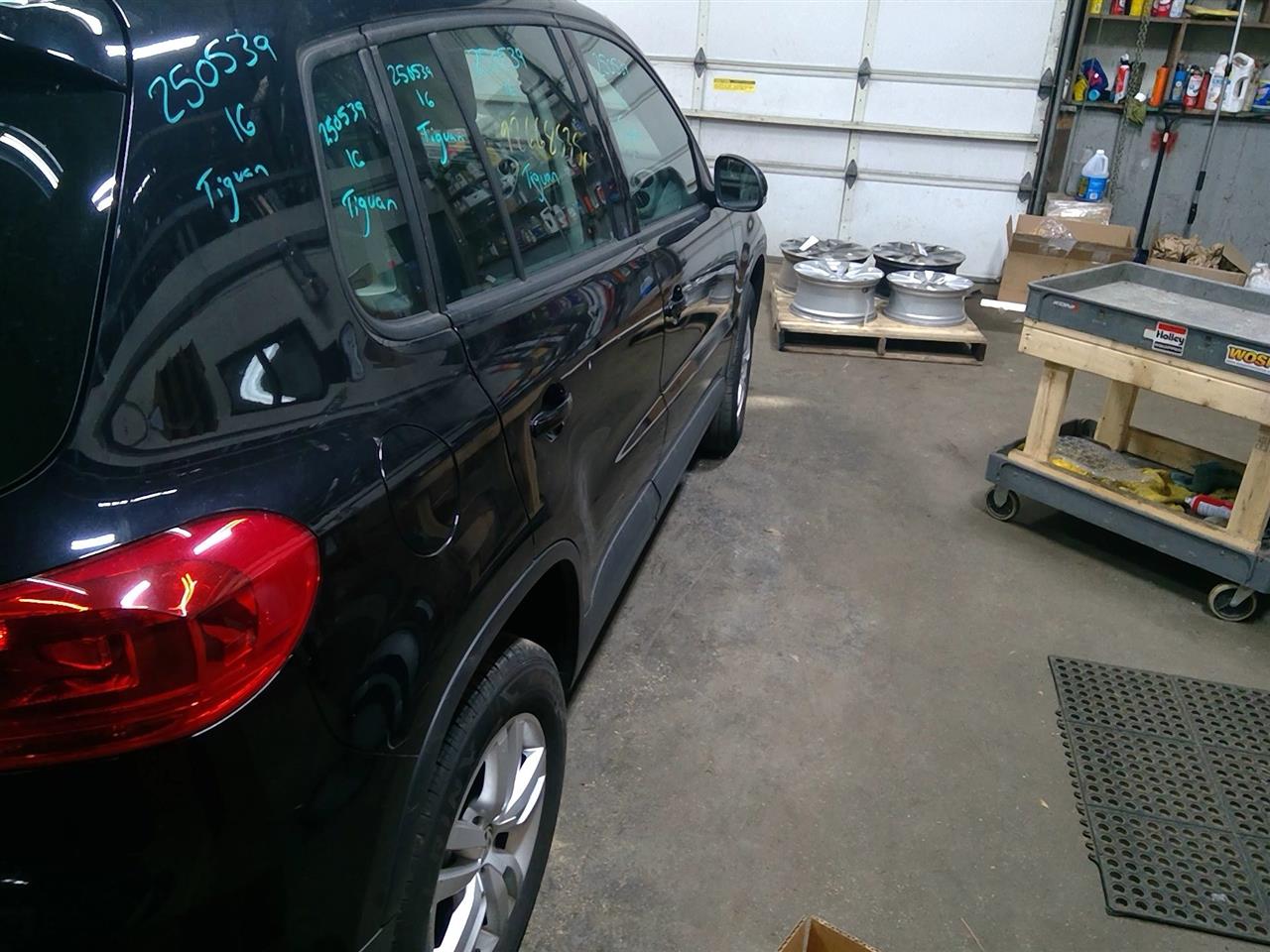 https://f005.backblazeb2.com/file/img-partshotlines-com/Inventory/NE175/Vehicle/38548_03.jpg