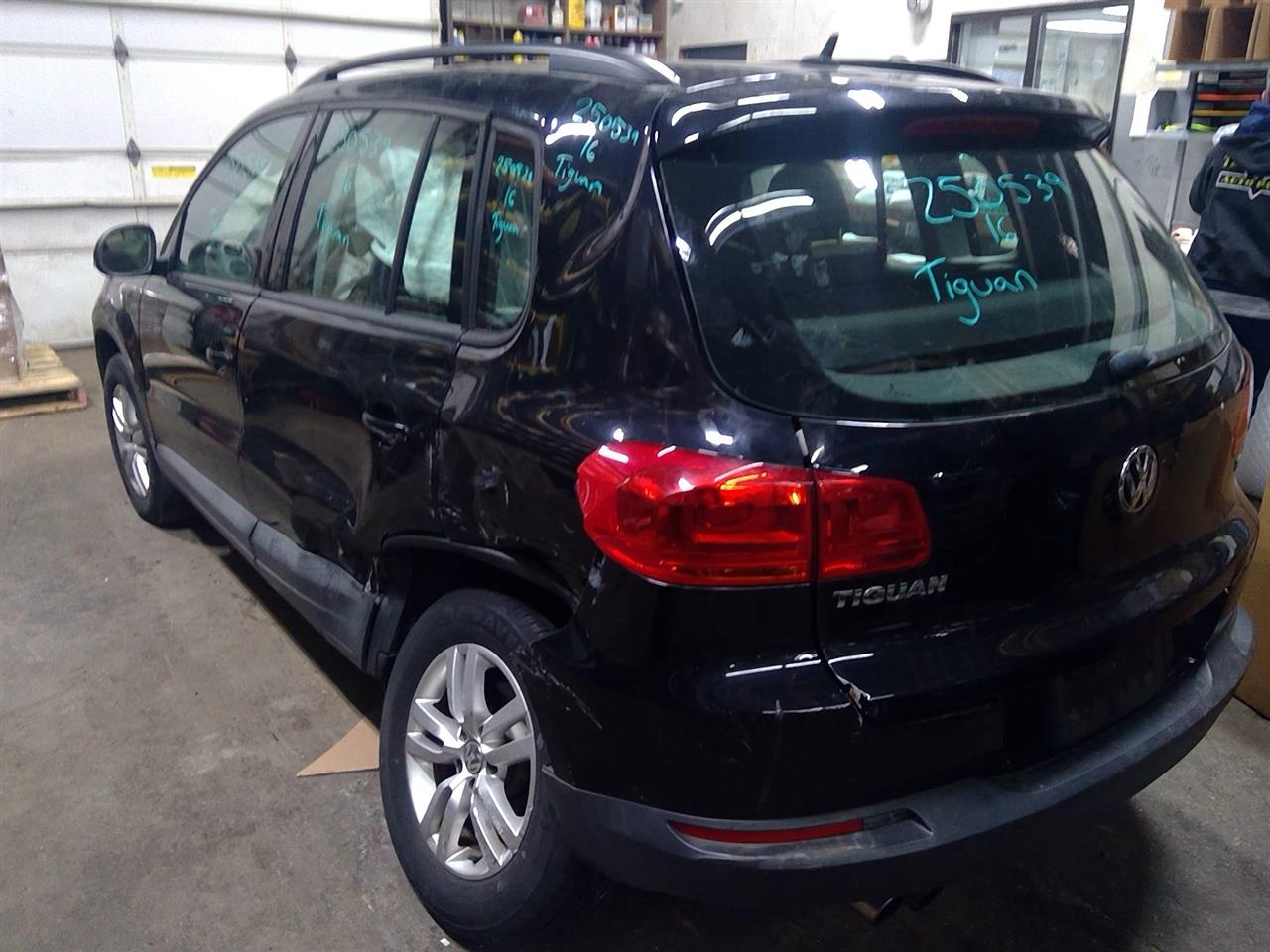 https://f005.backblazeb2.com/file/img-partshotlines-com/Inventory/NE175/Vehicle/38548_04.jpg