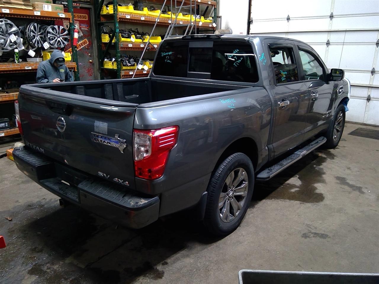 https://f005.backblazeb2.com/file/img-partshotlines-com/Inventory/NE175/Vehicle/39080_07.jpg