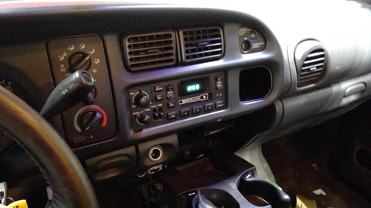 https://f005.backblazeb2.com/file/img-partshotlines-com/Inventory/NE175/Vehicle/40636_07.jpg