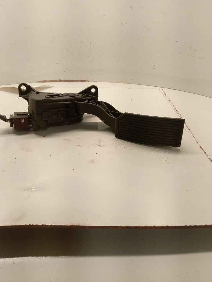 https://f005.backblazeb2.com/file/img-partshotlines-com/Inventory/NE179/Inventory/1106055_03.jpg
