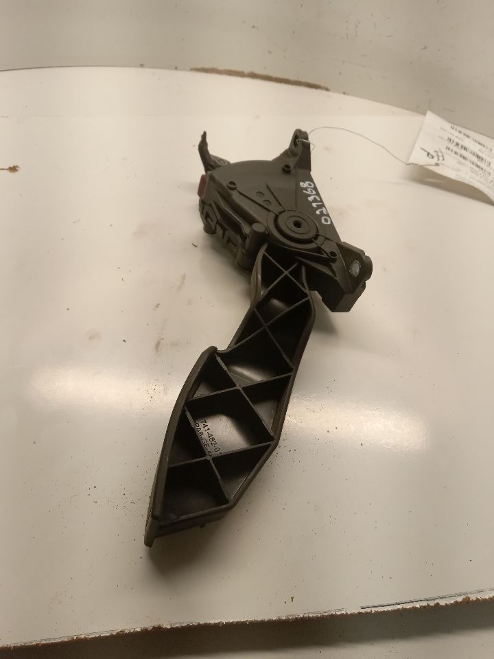https://f005.backblazeb2.com/file/img-partshotlines-com/Inventory/NE179/Inventory/1106055_05.jpg