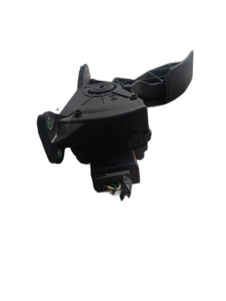 https://f005.backblazeb2.com/file/img-partshotlines-com/Inventory/NE179/Inventory/1171728_03.jpg