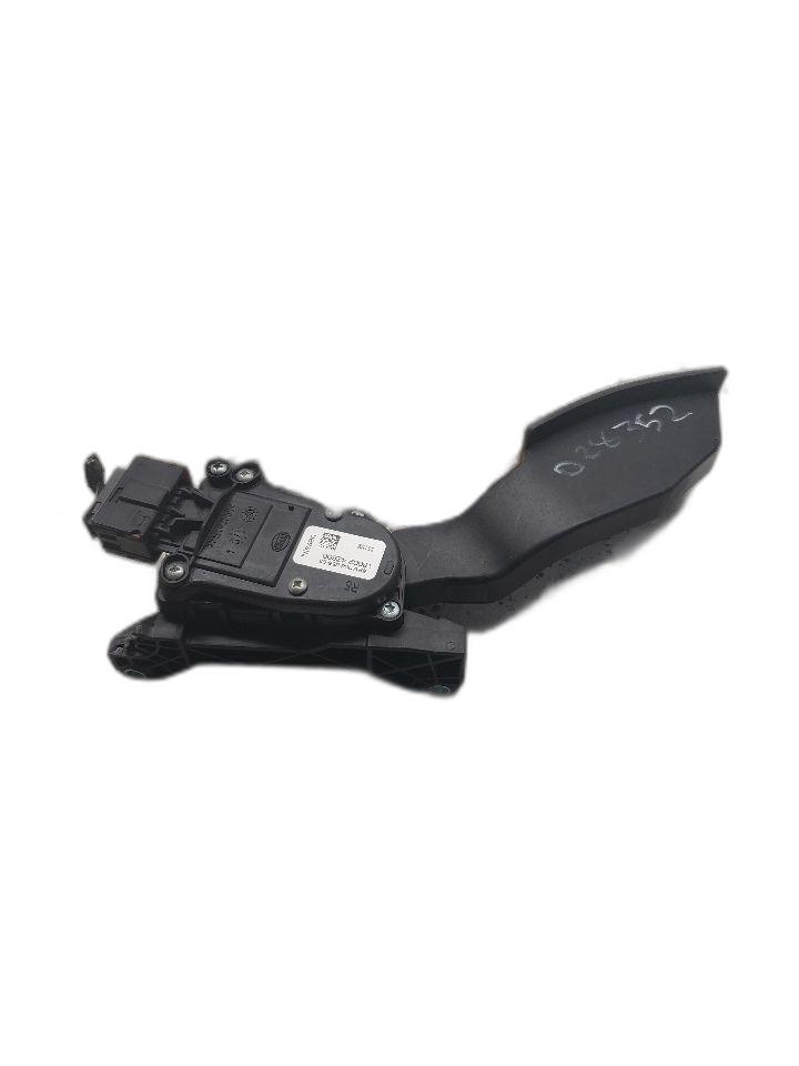 https://f005.backblazeb2.com/file/img-partshotlines-com/Inventory/NE179/Inventory/1173479_01.jpg