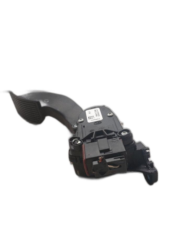 https://f005.backblazeb2.com/file/img-partshotlines-com/Inventory/NE179/Inventory/1173479_04.jpg