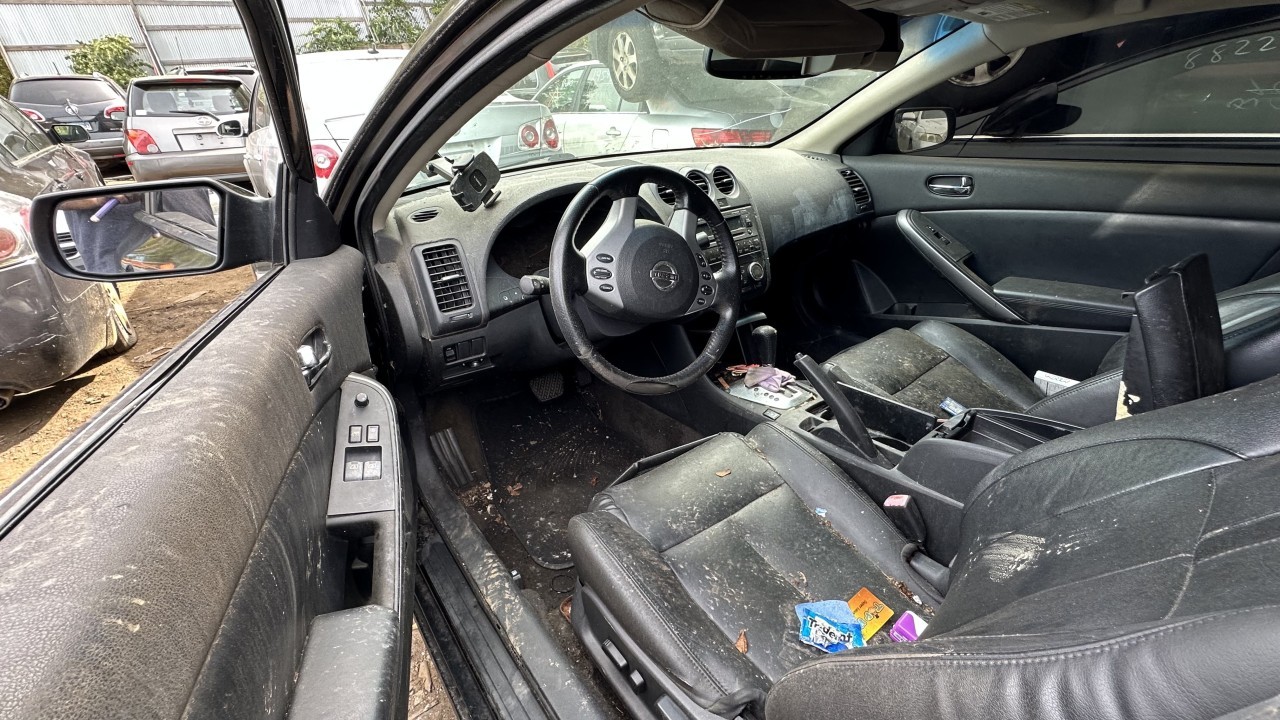 https://f005.backblazeb2.com/file/img-partshotlines-com/Inventory/NE179/Vehicle/63617_08.jpg