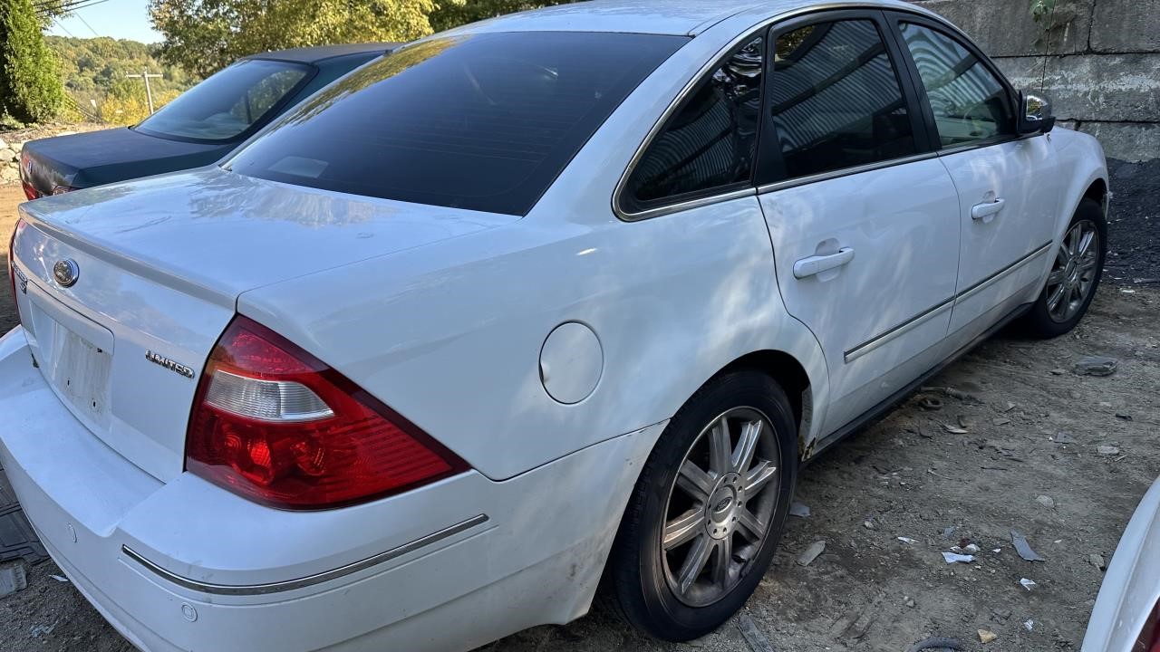 https://f005.backblazeb2.com/file/img-partshotlines-com/Inventory/NE179/Vehicle/63647_02.jpg