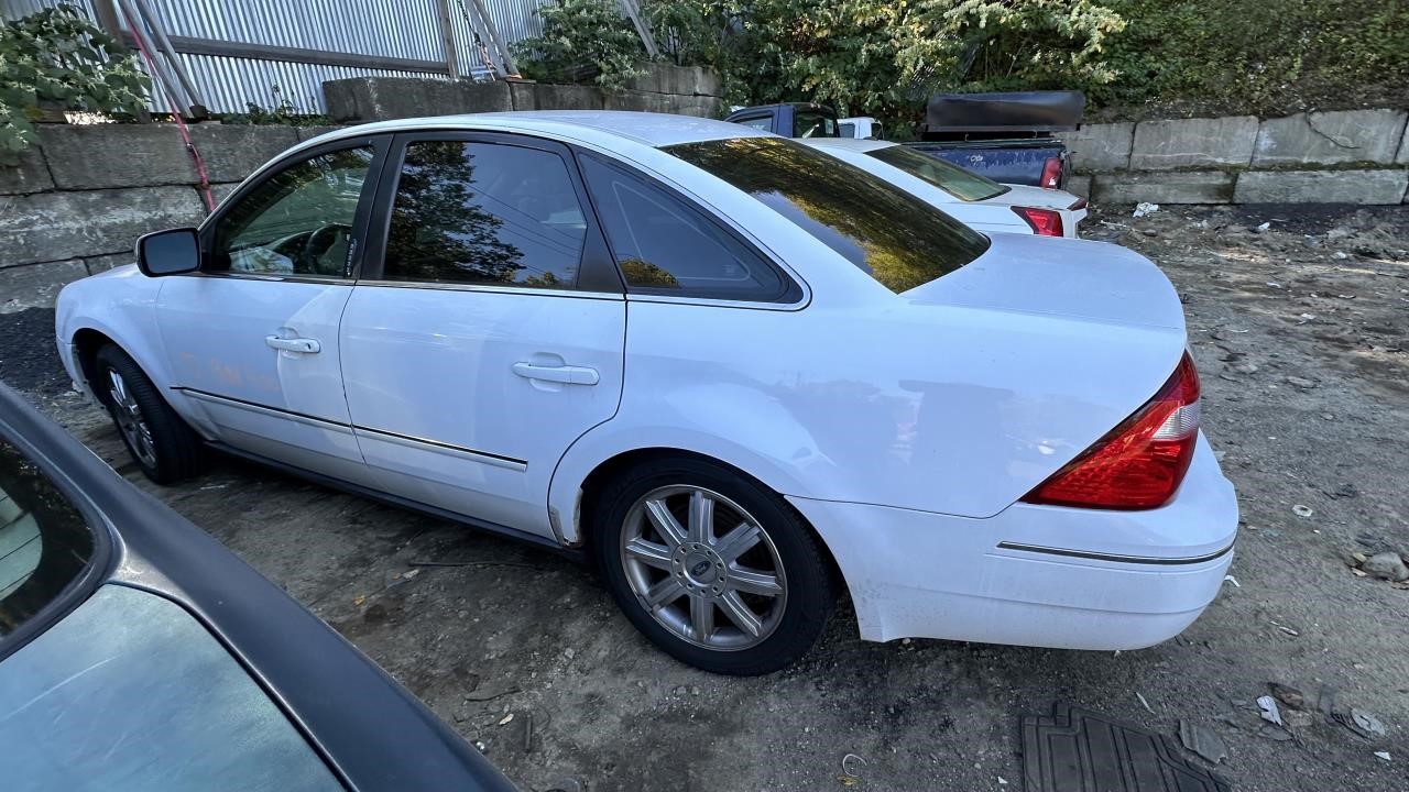 https://f005.backblazeb2.com/file/img-partshotlines-com/Inventory/NE179/Vehicle/63647_10.jpg