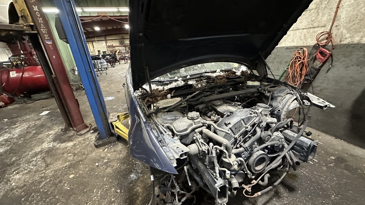 https://f005.backblazeb2.com/file/img-partshotlines-com/Inventory/NE179/Vehicle/63681_03.jpg