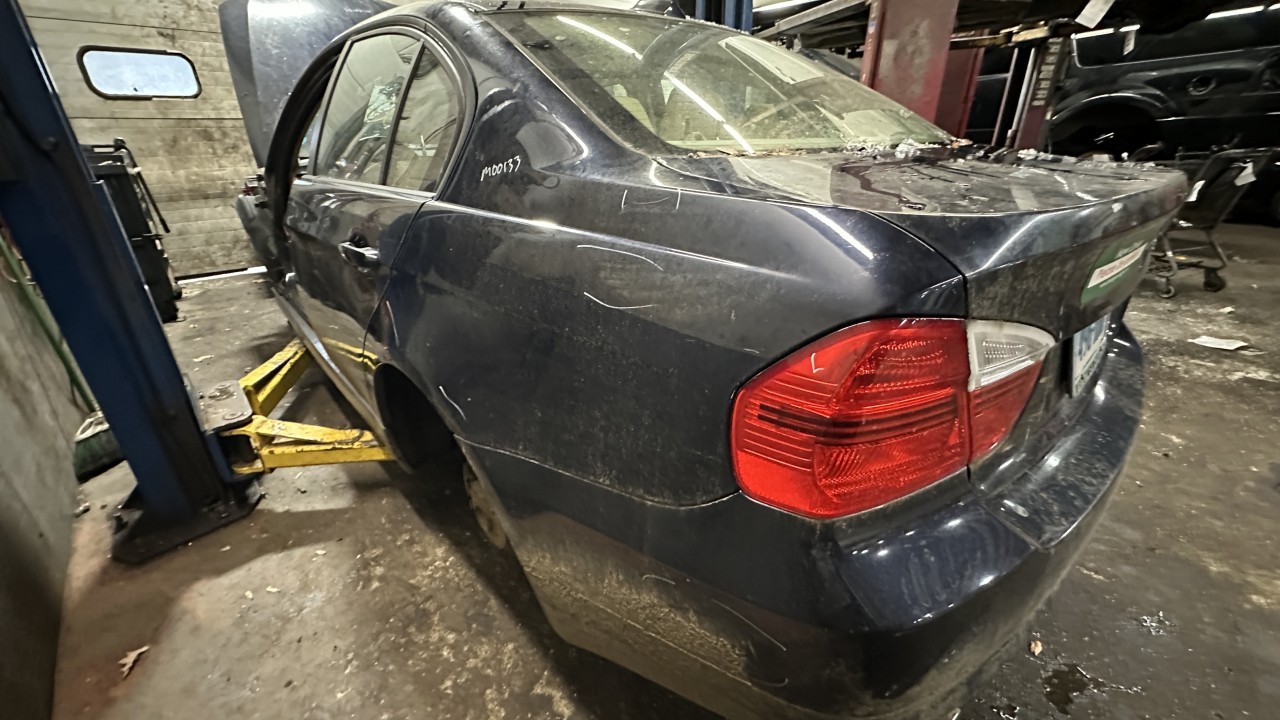 https://f005.backblazeb2.com/file/img-partshotlines-com/Inventory/NE179/Vehicle/63681_04.jpg