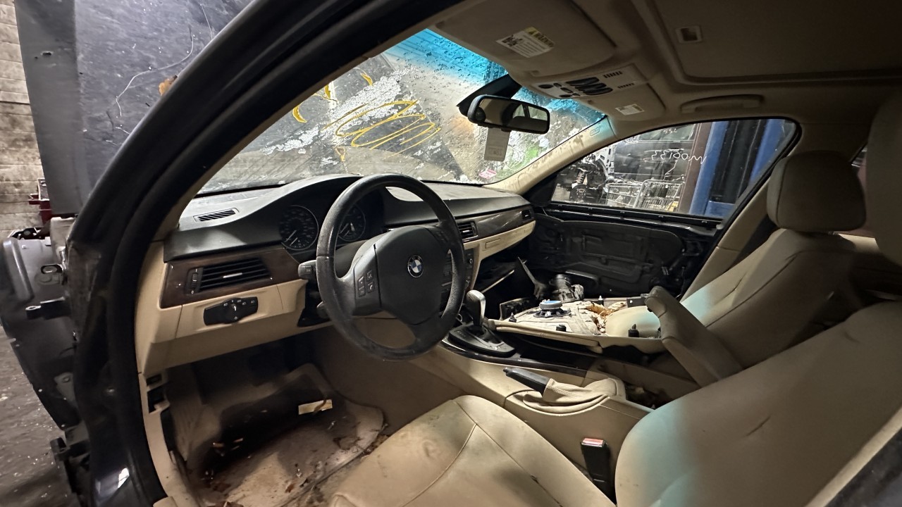 https://f005.backblazeb2.com/file/img-partshotlines-com/Inventory/NE179/Vehicle/63681_05.jpg