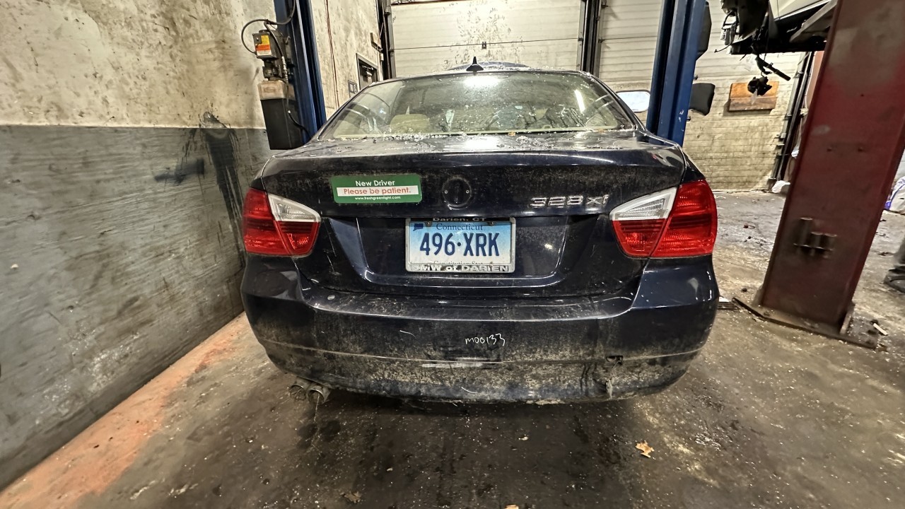 https://f005.backblazeb2.com/file/img-partshotlines-com/Inventory/NE179/Vehicle/63681_08.jpg