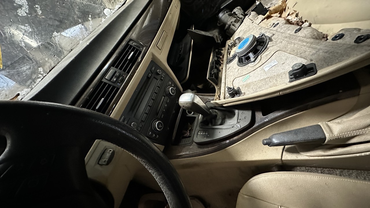 https://f005.backblazeb2.com/file/img-partshotlines-com/Inventory/NE179/Vehicle/63681_09.jpg