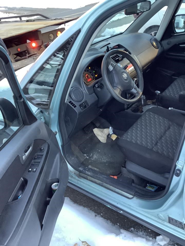 https://f005.backblazeb2.com/file/img-partshotlines-com/Inventory/NE179/Vehicle/64946_08.jpg