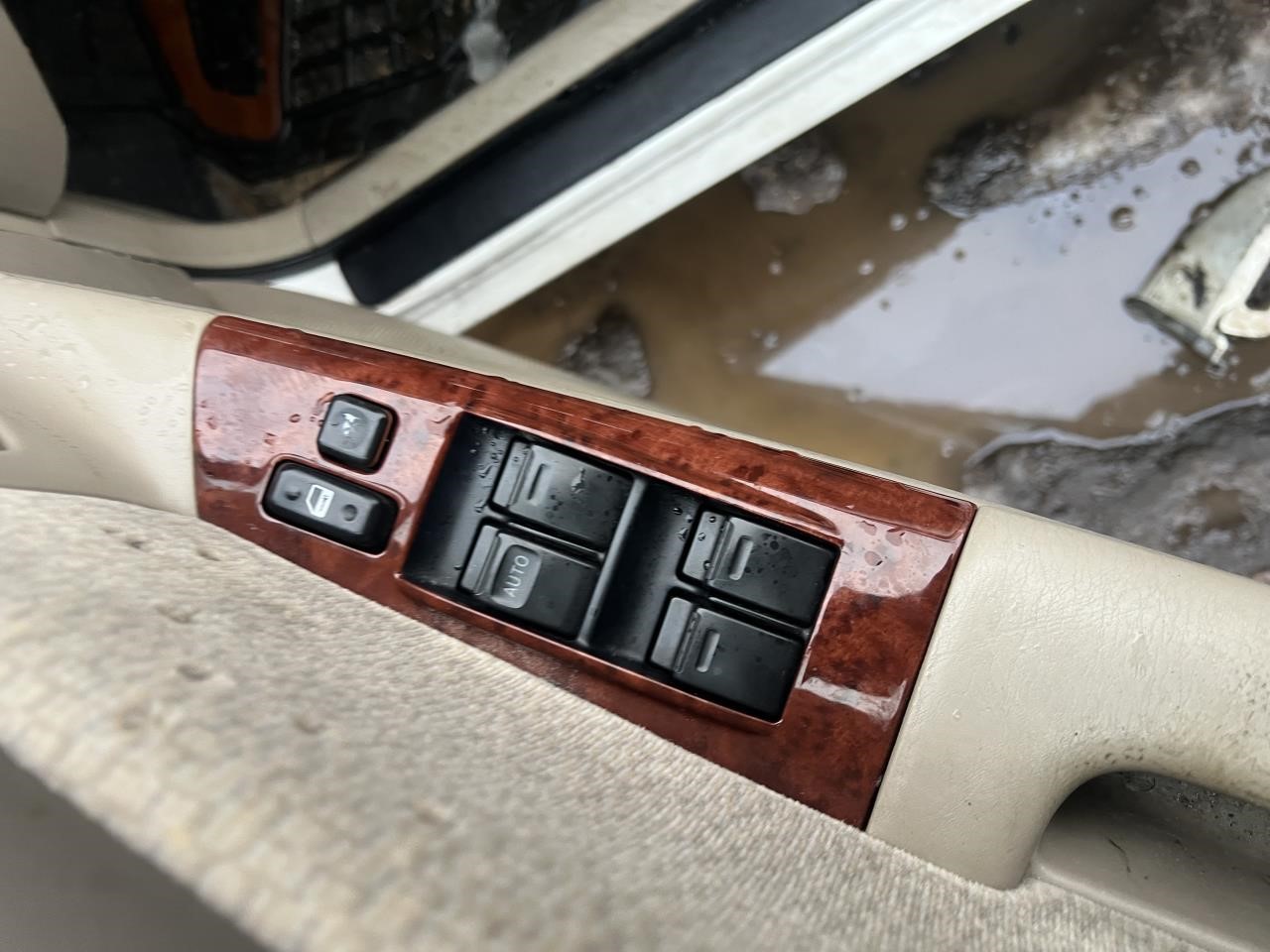 https://f005.backblazeb2.com/file/img-partshotlines-com/Inventory/NE179/Vehicle/65264_07.jpg
