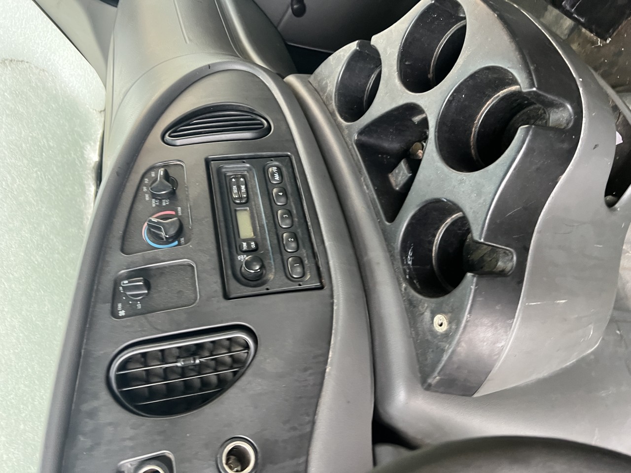 https://f005.backblazeb2.com/file/img-partshotlines-com/Inventory/NE179/Vehicle/65376_07.jpg