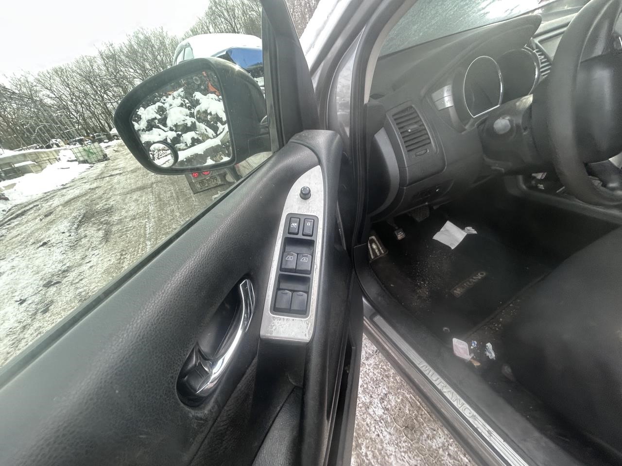https://f005.backblazeb2.com/file/img-partshotlines-com/Inventory/NE179/Vehicle/65719_04.jpg