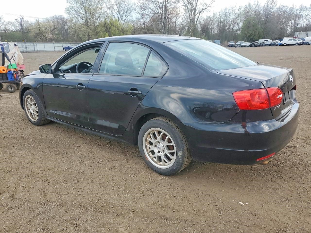 https://f005.backblazeb2.com/file/img-partshotlines-com/Inventory/NE179/Vehicle/67505_02.jpg