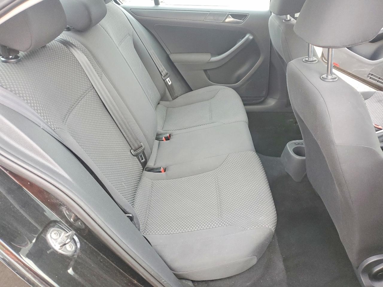 https://f005.backblazeb2.com/file/img-partshotlines-com/Inventory/NE179/Vehicle/67505_10.jpg
