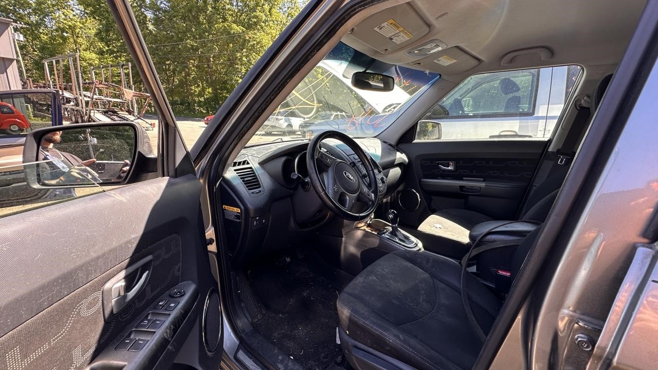 https://f005.backblazeb2.com/file/img-partshotlines-com/Inventory/NE179/Vehicle/68477_09.jpg