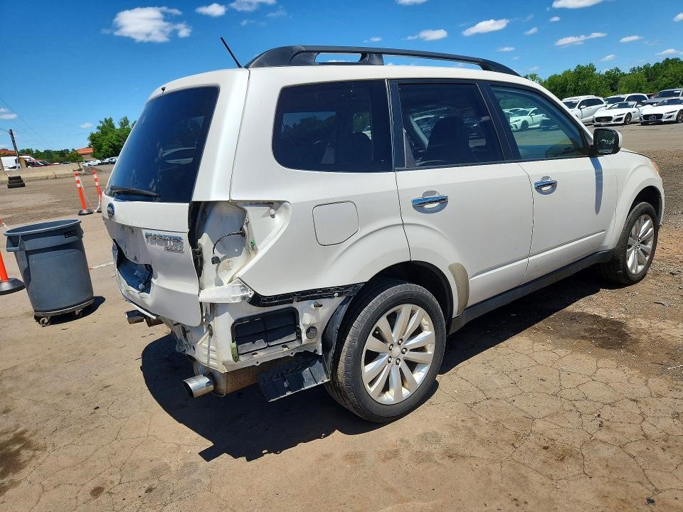 https://f005.backblazeb2.com/file/img-partshotlines-com/Inventory/NE179/Vehicle/68833_03.jpg