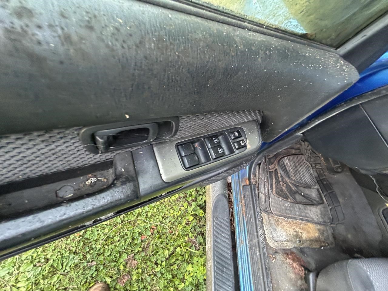 https://f005.backblazeb2.com/file/img-partshotlines-com/Inventory/NE179/Vehicle/69525_07.jpg