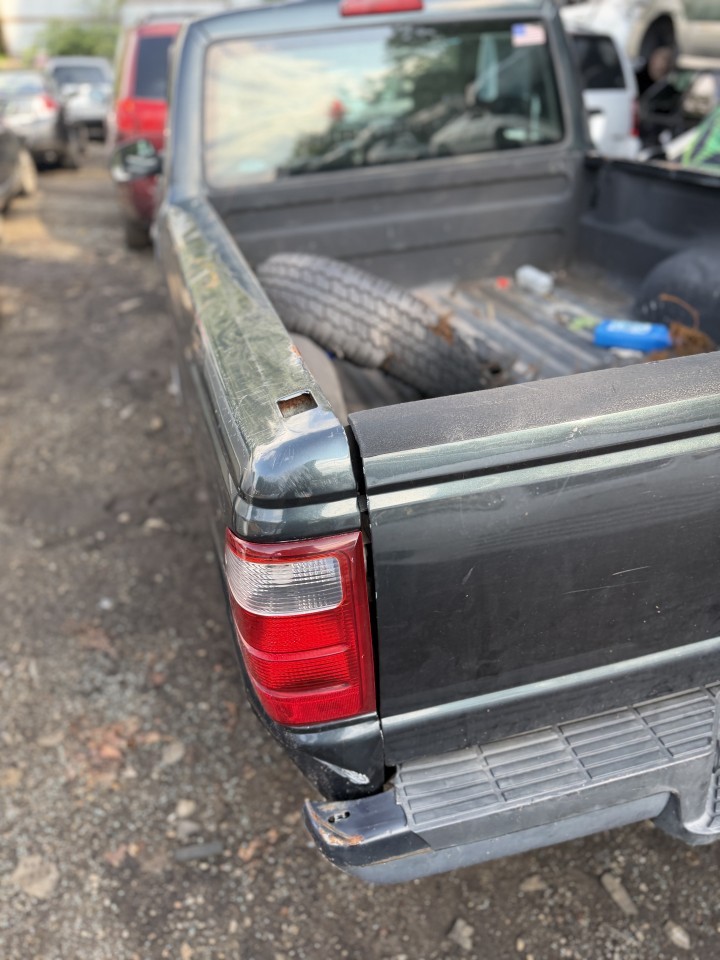 https://f005.backblazeb2.com/file/img-partshotlines-com/Inventory/NE179/Vehicle/69586_04.jpg