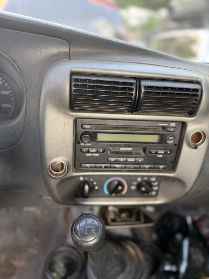 https://f005.backblazeb2.com/file/img-partshotlines-com/Inventory/NE179/Vehicle/69586_09.jpg