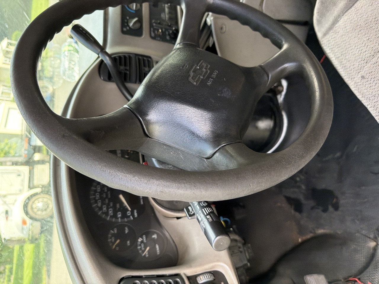 https://f005.backblazeb2.com/file/img-partshotlines-com/Inventory/NE179/Vehicle/69718_04.jpg