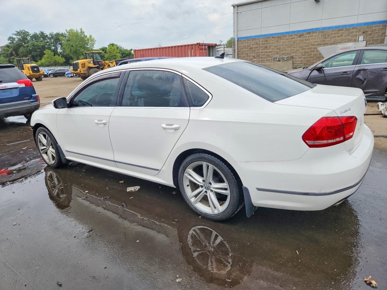 https://f005.backblazeb2.com/file/img-partshotlines-com/Inventory/NE179/Vehicle/70548_12.jpg