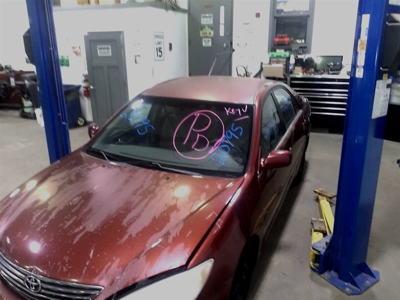 https://f005.backblazeb2.com/file/img-partshotlines-com/Inventory/NE18/Vehicle/18298_09.jpg