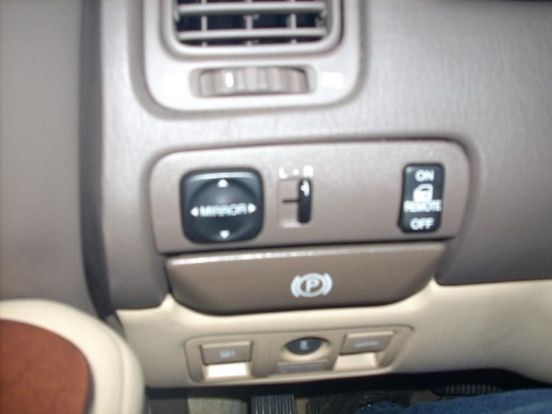https://f005.backblazeb2.com/file/img-partshotlines-com/Inventory/NE187/Vehicle/637735_08.jpg