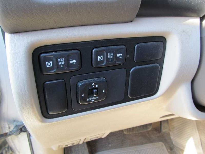 https://f005.backblazeb2.com/file/img-partshotlines-com/Inventory/NE187/Vehicle/645329_08.jpg