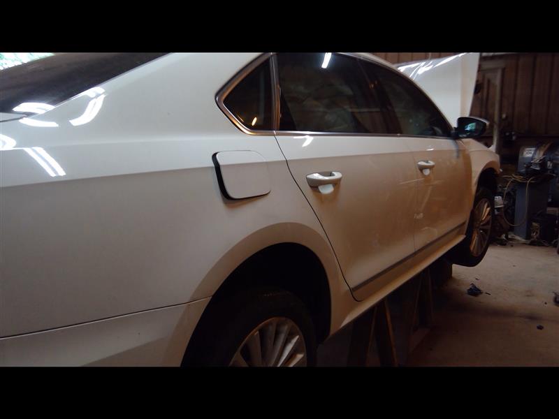 https://f005.backblazeb2.com/file/img-partshotlines-com/Inventory/NE207/Vehicle/1456516_09.jpg