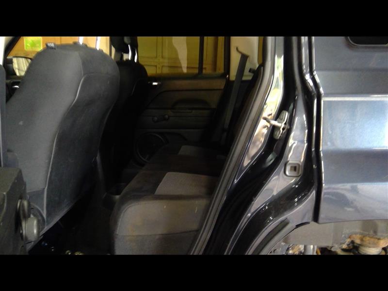 https://f005.backblazeb2.com/file/img-partshotlines-com/Inventory/NE207/Vehicle/1456530_05.jpg