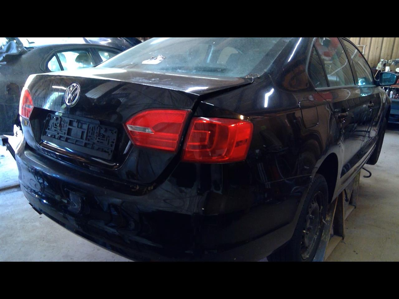 https://f005.backblazeb2.com/file/img-partshotlines-com/Inventory/NE207/Vehicle/1457878_07.jpg