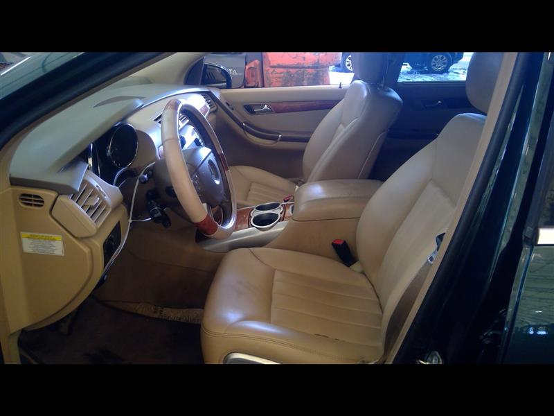 https://f005.backblazeb2.com/file/img-partshotlines-com/Inventory/NE219/Vehicle/366047_11.jpg