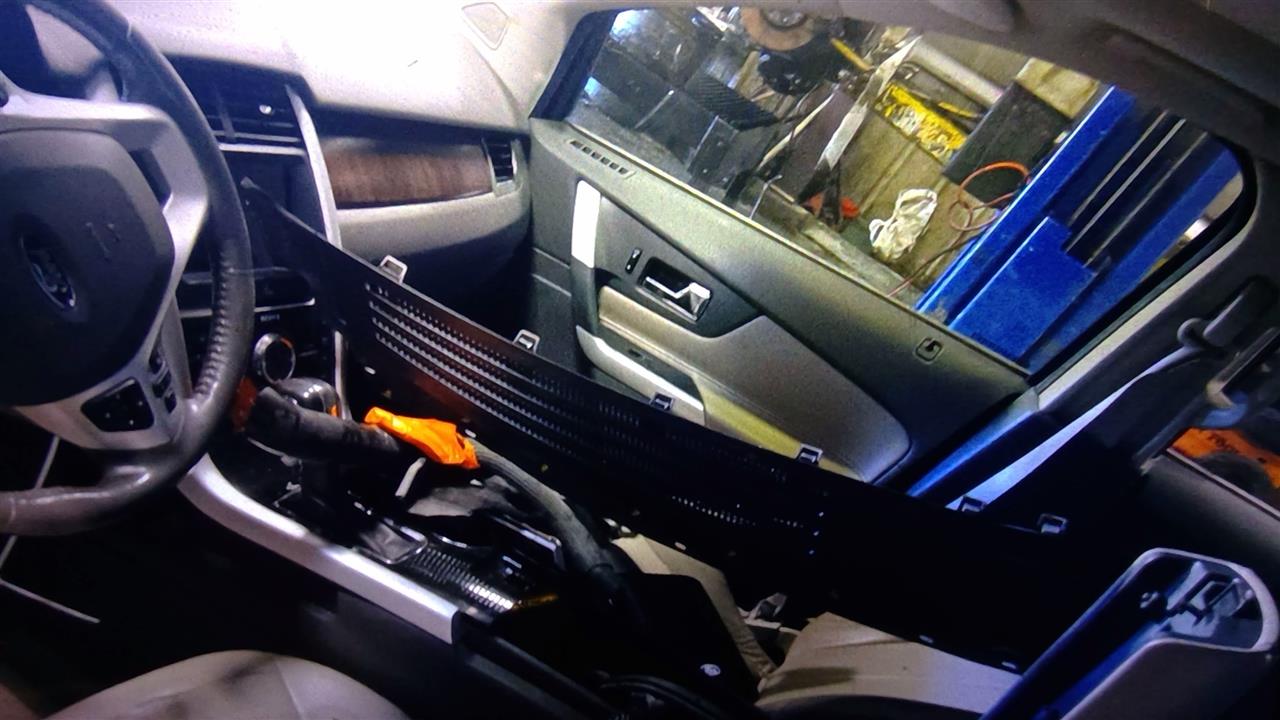 https://f005.backblazeb2.com/file/img-partshotlines-com/Inventory/NE219/Vehicle/440853_09.jpg