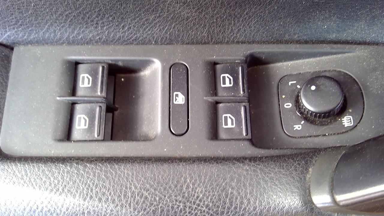 https://f005.backblazeb2.com/file/img-partshotlines-com/Inventory/NE219/Vehicle/445759_09.jpg